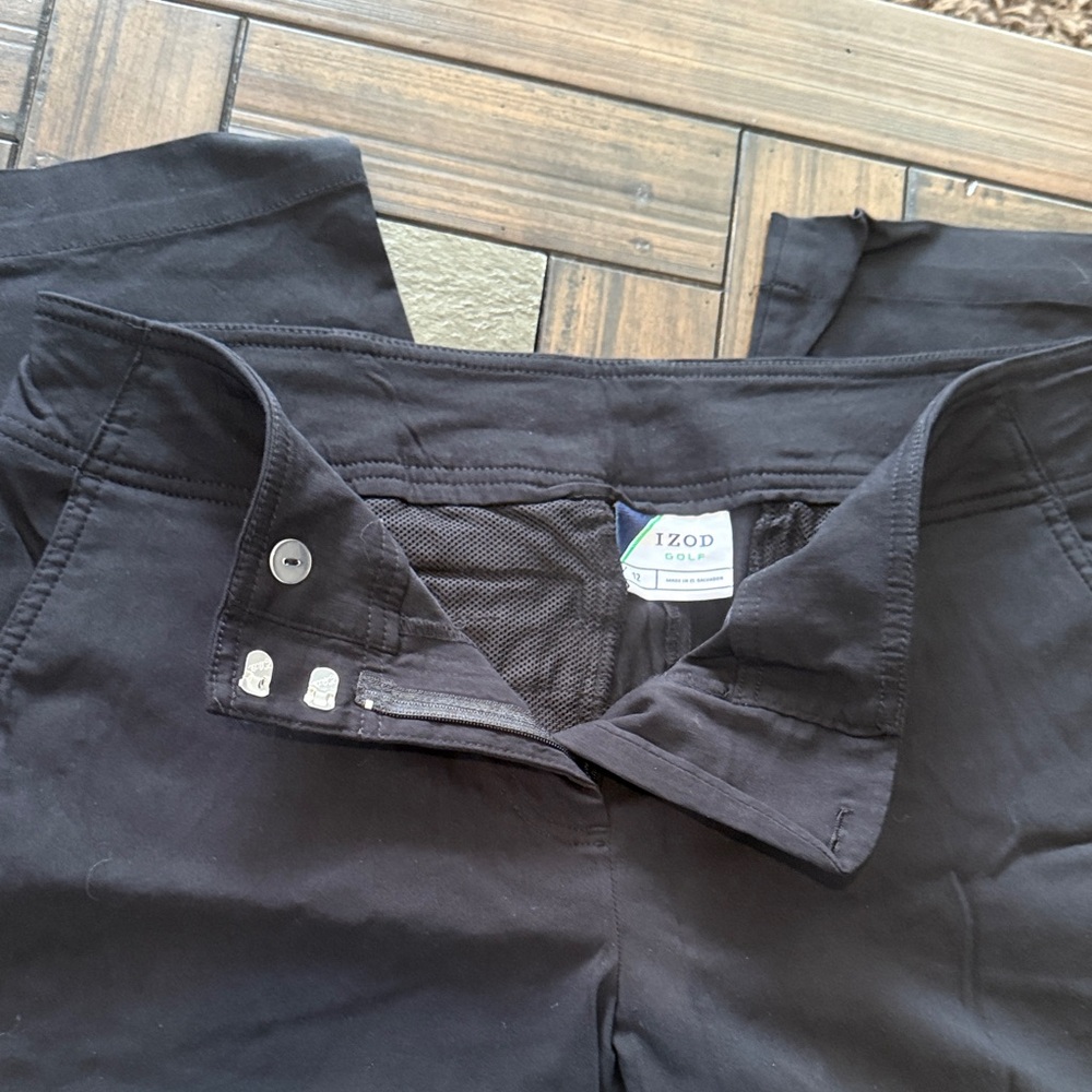 IZOD Black Golf capri pants